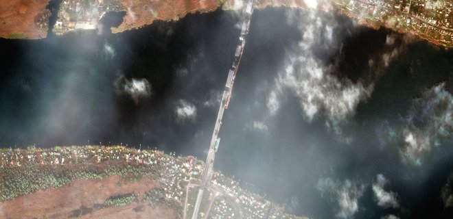 Появились изображения многочисленных разрушений Антоновского моста: спутниковые фото - Фото