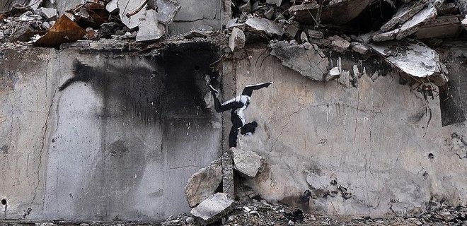 Бэнкси подтвердил авторство одного из двух граффити в Бородянке. Есть еще в Ирпене: фото - Фото
