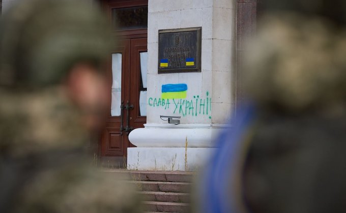 "Херсон – це Україна". Зеленський показав свій візит до звільненого міста — фоторепортаж
