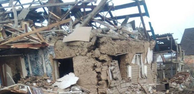 Армия России ударила ракетами по пригороду Запорожья, есть разрушенные жилые дома — фото - Фото