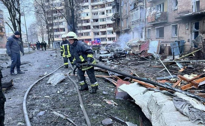 Российская ракета убила в Вышгороде четверых, более 30 пострадали. Фото с места теракта