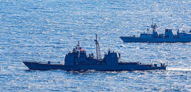 Китай обвинил ракетный крейсер США в незаконном вторжении в свои воды, ВМС США не согласны - Фото