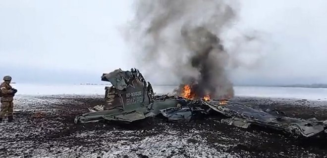 Армия России потеряла более 900 военных, вертолет и самолет: сводка потерь - Фото