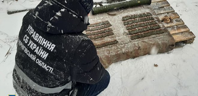 СБУ знайшла на Чернігівщині схрони з російською зброєю – фото - Фото