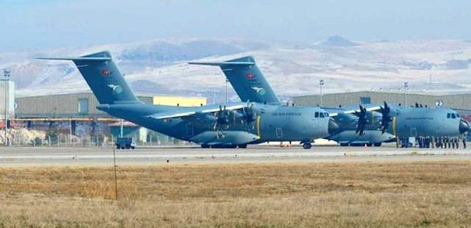 Два турецькі військово-транспортні літаки повернулися з Борисполя до Туреччини – Reuters - Фото