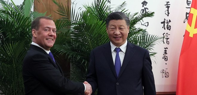 Си Цзиньпин сказал Медведеву, что КНР 
