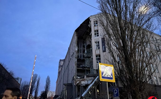 РФ атакувала крилатими ракетами Київ та Україну: фоторепортаж із місць влучань у столиці