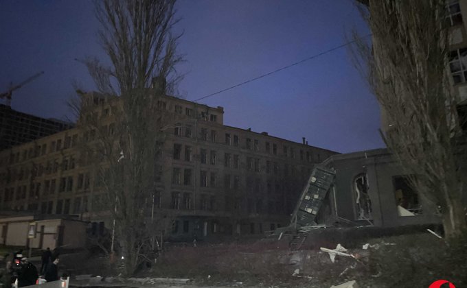 РФ атакувала крилатими ракетами Київ та Україну: фоторепортаж з місць влучань у столиці