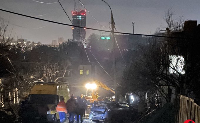 РФ атакувала крилатими ракетами Київ та Україну: фоторепортаж із місць влучань у столиці