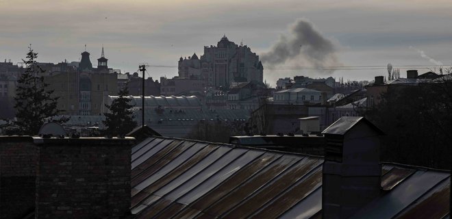 У Києві пролунали гучні вибухи. Росія завдала ракетних ударів, працювала ППО — фото - Фото