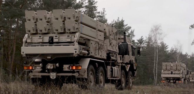 Германия передала новый пакет военной помощи: Там ракеты IRIS-T и тяжелая небоевая техника - Фото