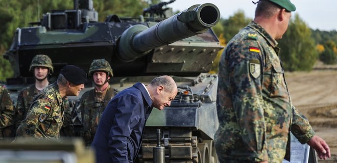 У Берліні заявили, що наразі не планують передавати Україні танки Leopard 2 - Фото