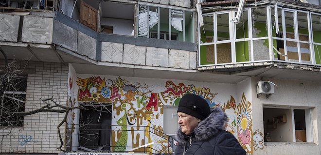 Росіяни завдали удару по пологовому будинку в Херсоні, почалася пожежа, вибиті вікна — голова ОВА - Фото