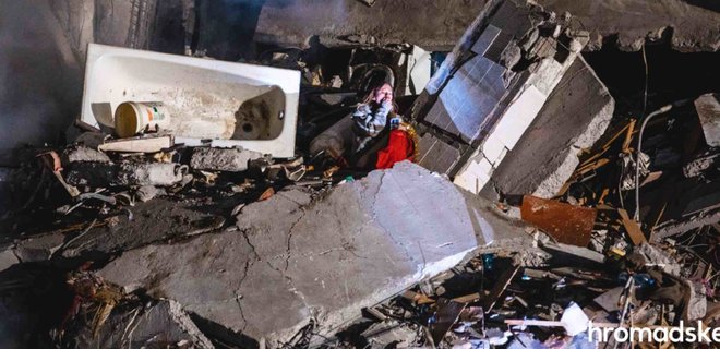 В Днепре спасли девушку, которая ждала помощи на руинах седьмого этажа: фото - Фото