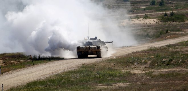 Минобороны Британии показало, как украинские военные осваивают танки Challenger 2 – фото - Фото