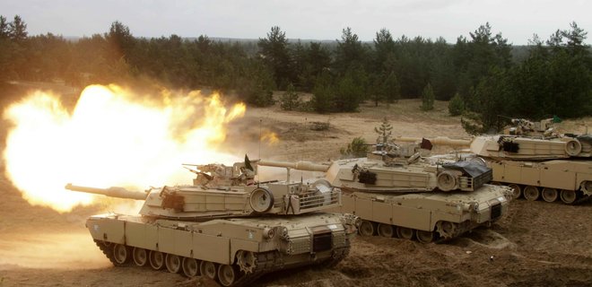 США работают над ускорением поставки танков Abrams Украине, видят возможность – Белый дом - Фото