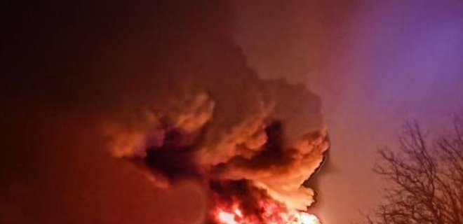 Россияне ударили по объекту инфраструктуры под Кропивницким, там сильный пожар — фото - Фото