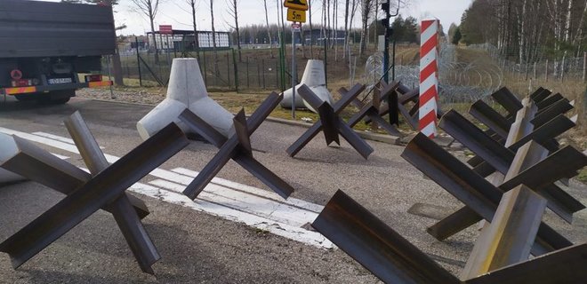 Польша ставит противотанковые заграждения на границе с РФ и Беларусью – фото - Фото