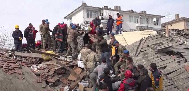 Новое землетрясение в Турции: разрушены 22 здания, пострадали десятки человек – видео - Фото