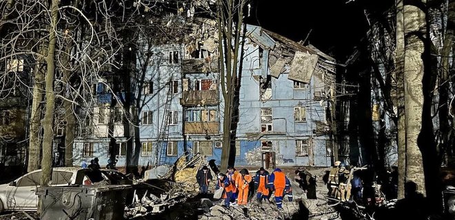 Запоріжжя. РФ зруйнувала п'ятиповерхівку, є загиблі, людей дістають із-під завалів — фото, відео - Фото