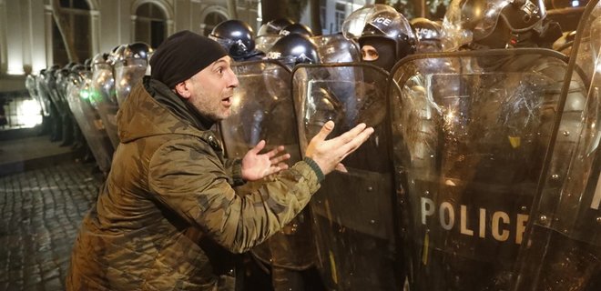 Протесты в Грузии. Парламент страны отклонил законопроект об 