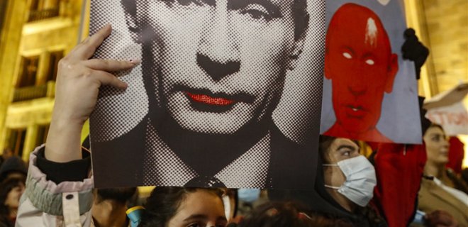 Протести в Грузії не вщухли: спалено прапор РФ, ЗМІ пишуть про заклики до відставки уряду - Фото