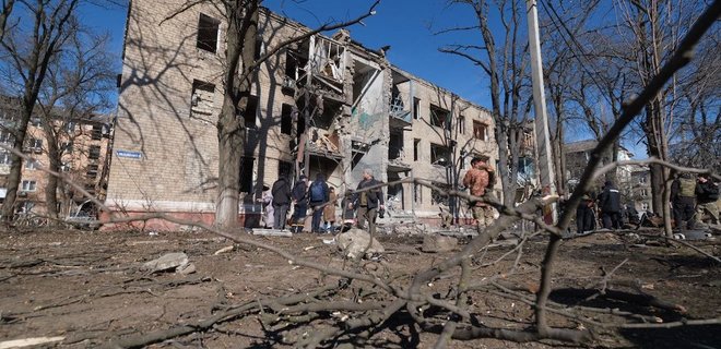 Краматорск. Россияне нанесли ракетный удар по центру города, разрушен дом — фото, видео - Фото
