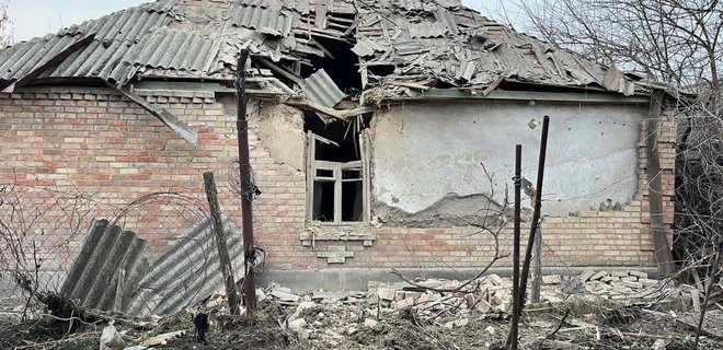 Россия обстреляла Марганец. Убила двух женщин, повредила многоэтажки и частные дома – фото - Фото