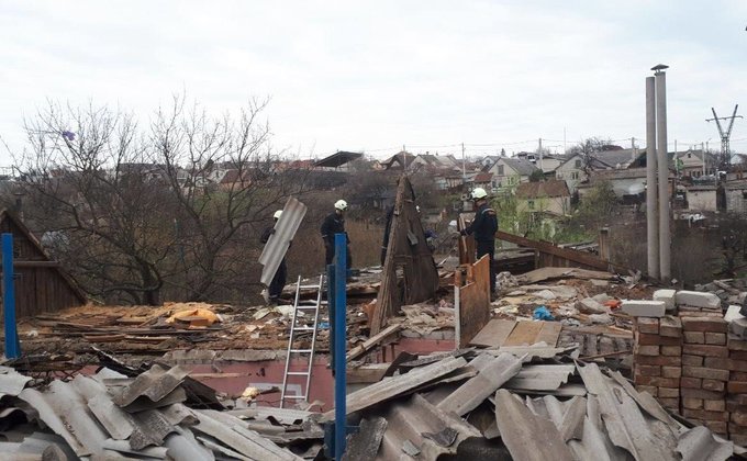 З'явилися фото наслідків удару Росії по Запоріжжю. Ракета влучила по цвинтарю