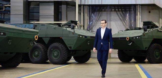 Украина заказала Польше 100 колесных бронетранспортеров -