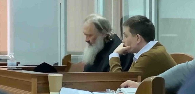Суд согласовал принудительный привод Павла на 1 апреля. Он вернулся в зал суда – видео - Фото