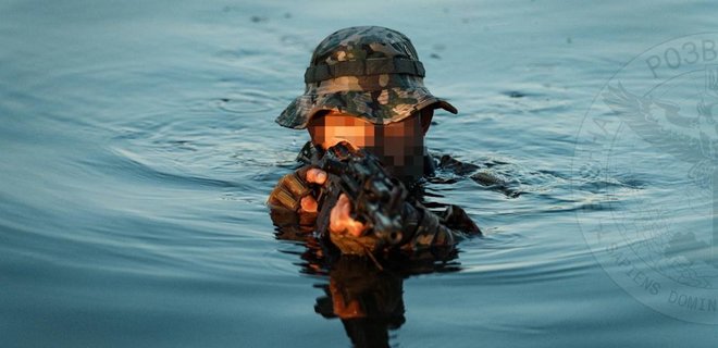 ГУР опублікувало фото українського розвідника, який виходить з води нібито у Ялті - Фото