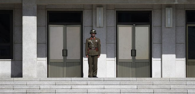 КНДР перестала отвечать на звонки из Южной Кореи - Фото