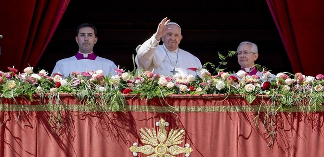 Папа Франциск помолился за мир для украинцев и 