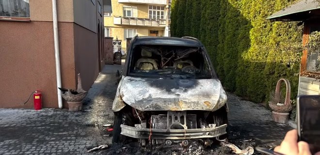 В Ужгороде сгорело авто секретаря горсовета. Тищенко обвиняет 