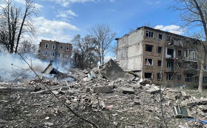 Россия уничтожила авиаударом многоэтажку в Авдеевке. Людей там не было – фото