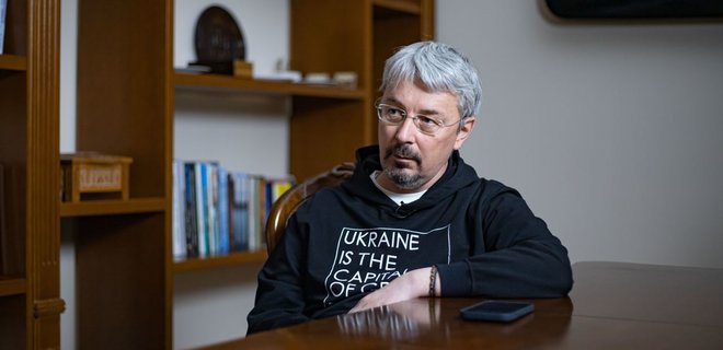 Міністр Ткаченко заявив, що сам підписував петицію за свою відставку - Фото