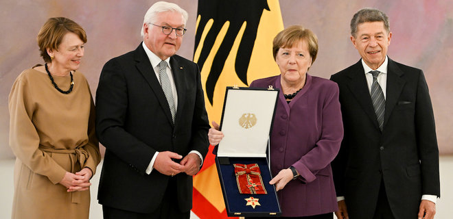Меркель отримала найвищу нагороду Німеччини – Великий хрест ордена 