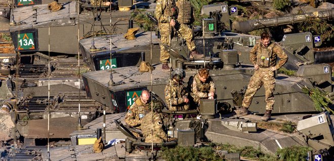 Британия передает ВСУ обещанные 14 танков Challenger 2 - Фото