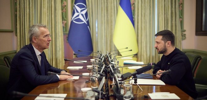 Зеленский: Украина хочет гарантий безопасности, но это не должна быть альтернатива НАТО - Фото