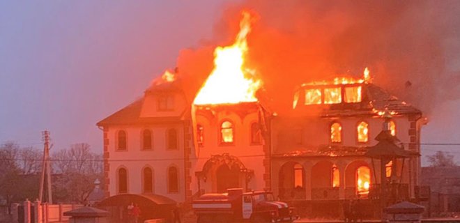 На Буковине горела церковь УПЦ МП. Полиция говорит о поджоге, задержан подозреваемый - Фото