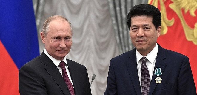Китай направил в Украину Ли Хуэйя. Он был послом в России 10 лет и имеет награды от Путина - Фото