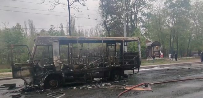 В Донецке сгорела маршрутка, оккупанты заявили о семи жертвах — фото - Фото