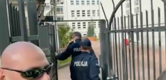 Варшава забирает у России незаконно захваченное здание школы при посольстве – видео - Фото