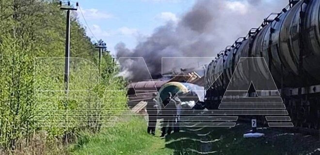 В Брянской области РФ сошел с рельсов грузовой поезд из-за подрыва путей — фото, видео - Фото