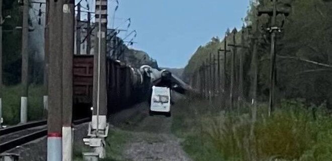 В Брянской области второй день подряд сходят с рельсов поезда, опять из-за взрыва – видео - Фото