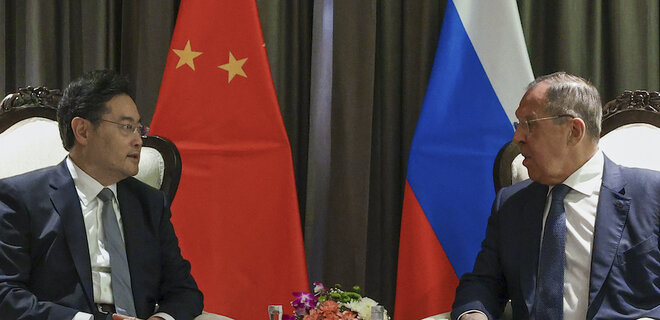 Глава МИД Китая встретился с Лавровым. Пообещал 