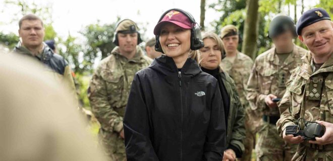 Зеленская и Шмыгаль посетили на полигоне в Великобритании украинских военных – видео - Фото