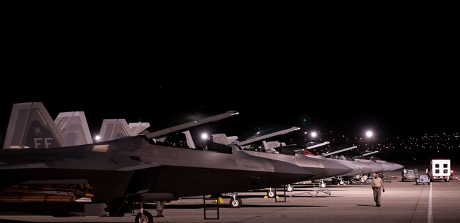 Истребители США F-22 Raptor прибыли на базу в Эстонии для сдерживания агрессии на Балтике - Фото
