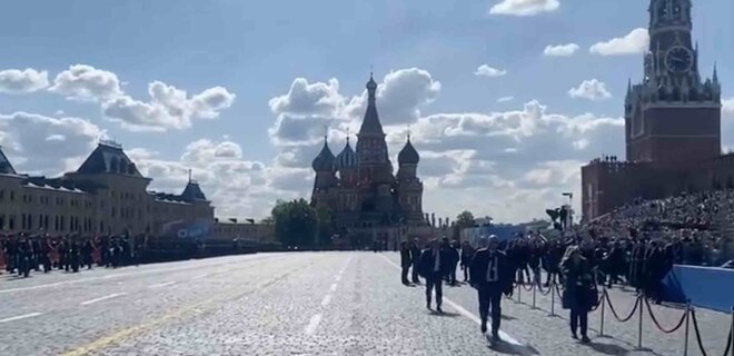 Подоляк: У Москві проходить кремлівський парад вбивць - Фото